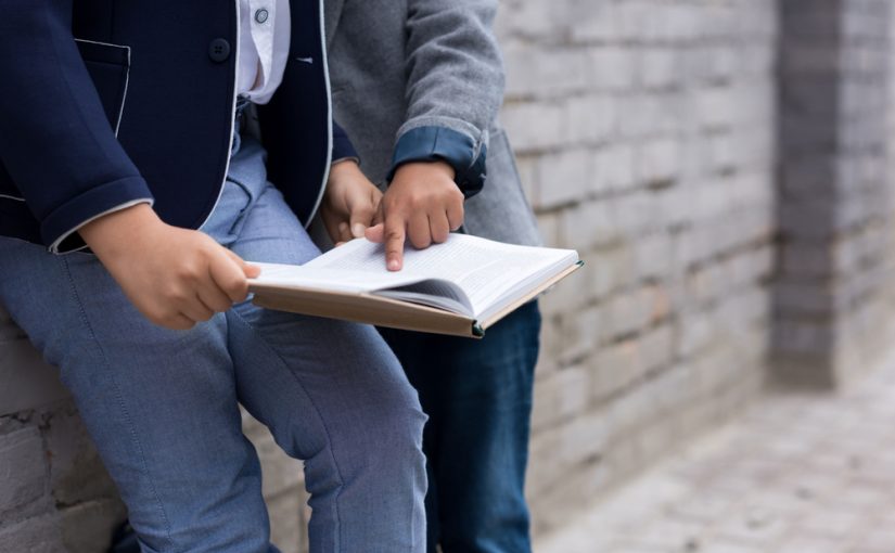 Problemy zespolone z zgodną wokalizacją dotyczą raz po raz większą części dzieci .